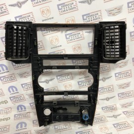 JEEP GRAND CHEROKEE WH ORTA PANEL ÇERÇEVESİ